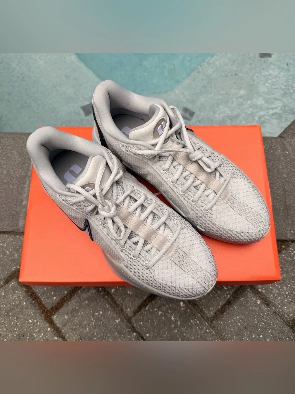 NIKE SABRINA 1 ‘IONIC’ (PHOTON DUST/ ANTHRACITE) US 10 W / 8.5 M FQ3381-010